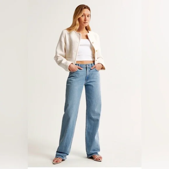 Abercrombie The Baggy Low Rise Jeans Raw Hem Light Wash Size 28 - Picture 1 of 5